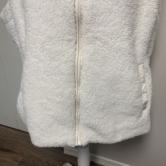 Patagonia Fleece Vest - Picture 3 of 9